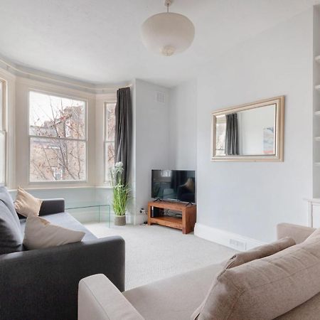 1 Bed Clapham Junction Apartment Лондон Экстерьер фото
